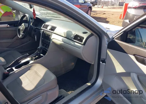 2013 Volkswagen Passat 2.5L Se z USA, uszkodzony, nr VIN 1VWBH7A32DC084892